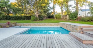 How to choose pool deck materials